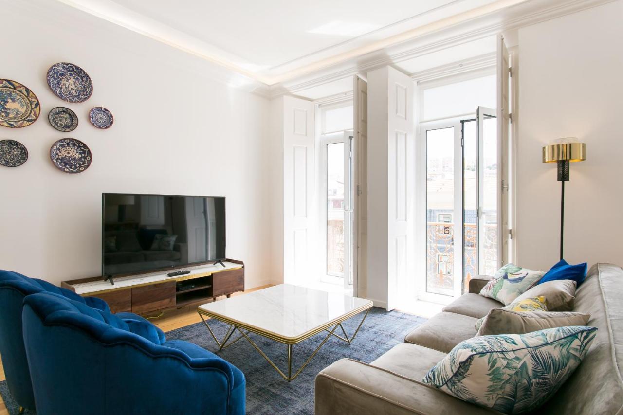 Appartement Luxury Retreat! 2 Suites, Balcony & Views!! *