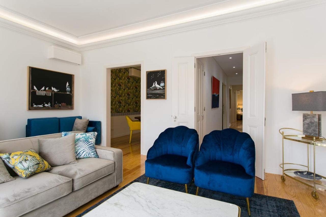 Appartement Luxury Retreat! 2 Suites, Balcony & Views!! Lissabon